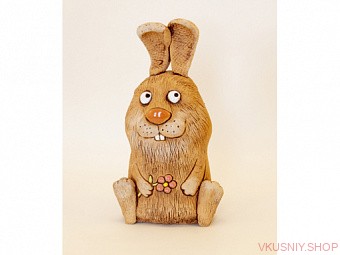 Копилка Кролик с цветком (красный) фото 1 — Интернет-магазин доставки продуктов и воды ВКУСНЫЙ