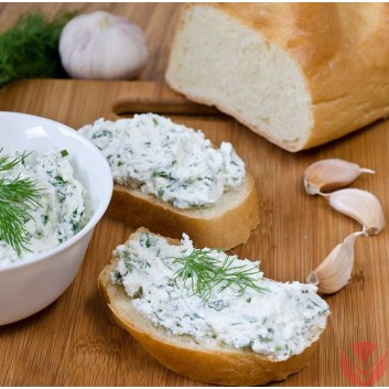 Сыр с зеленью и чесноком (мягкий) 250 гр. фото 1 — Интернет-магазин доставки продуктов и воды ВКУСНЫЙ